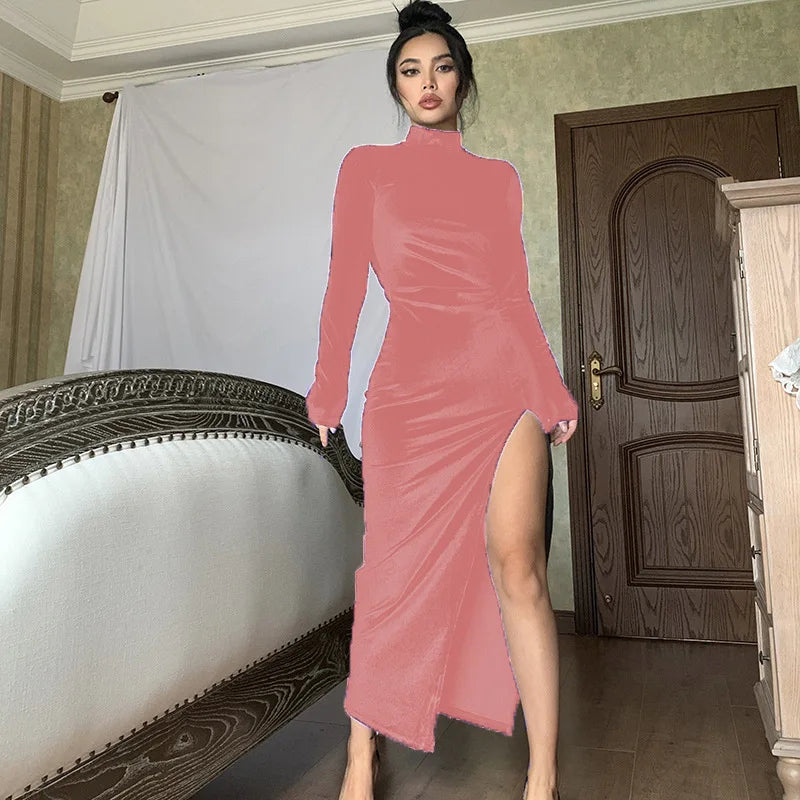 Damen-Herbst- und Winterstil, hochgeschlossenes, langärmliges Samtkleid, schmales, plissiertes Schlitzkleid